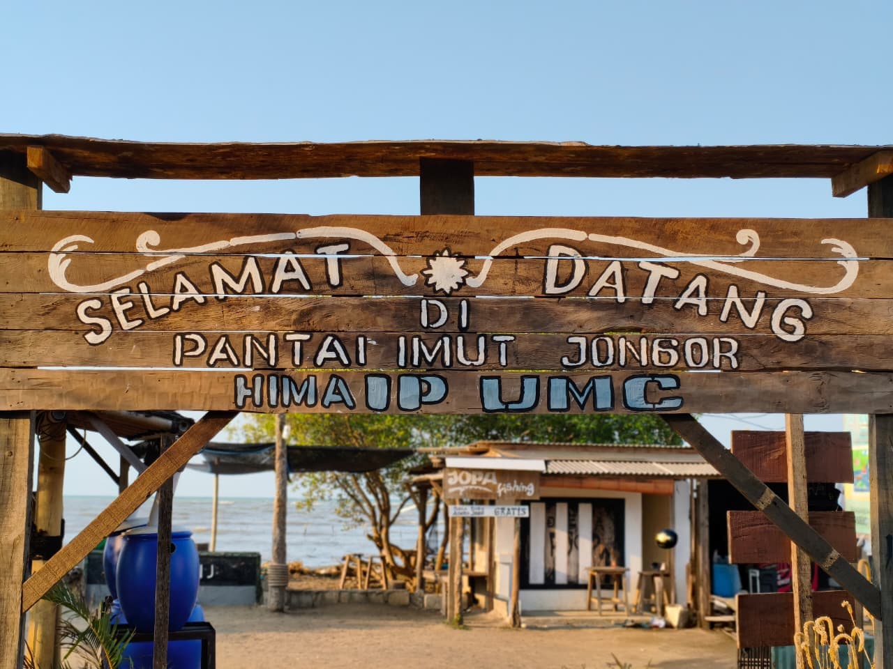 Area Peneduh & Saung